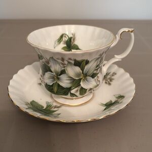 Royal Albert bone china Trillium tea cup
